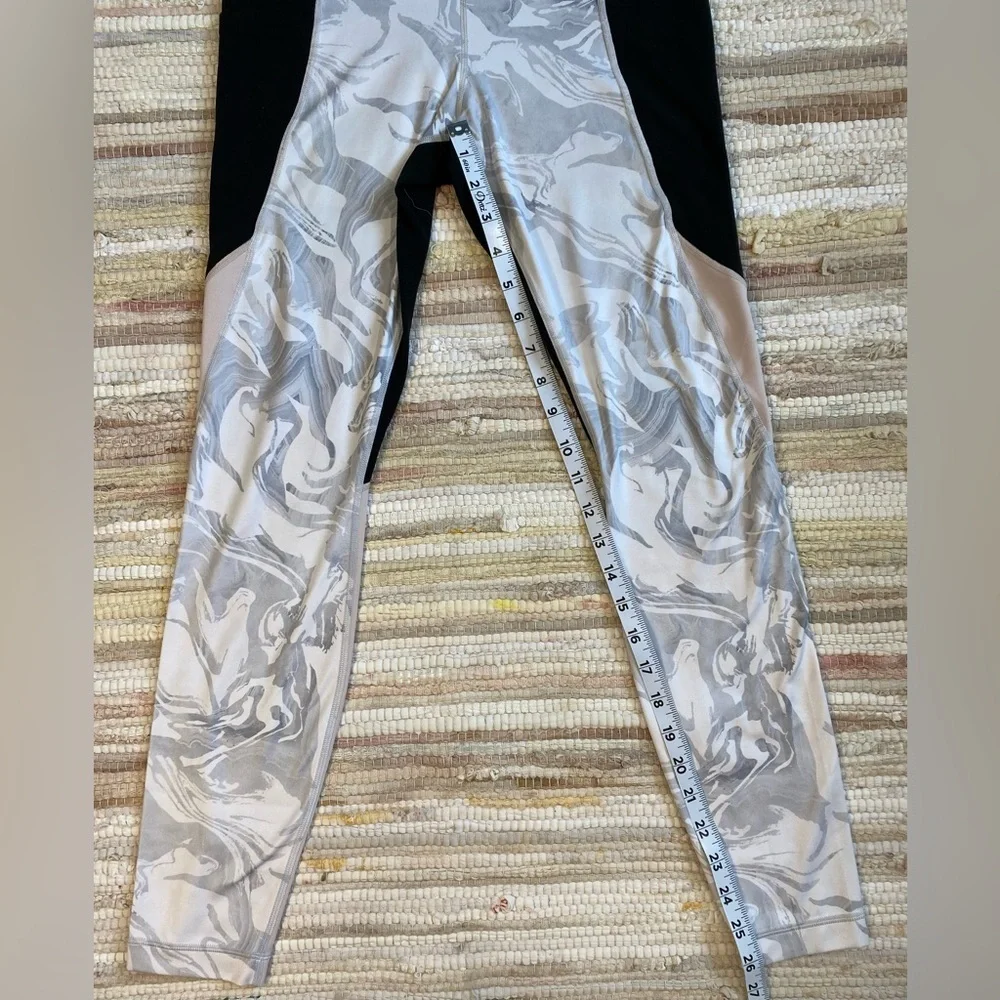 Athleta Powervita Marble Salutation leggings Size S - Picture 9 of 9